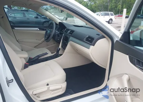 2017 Volkswagen Passat 1.8T S z USA, uszkodzony, nr VIN 1VWAT7A36HC042726